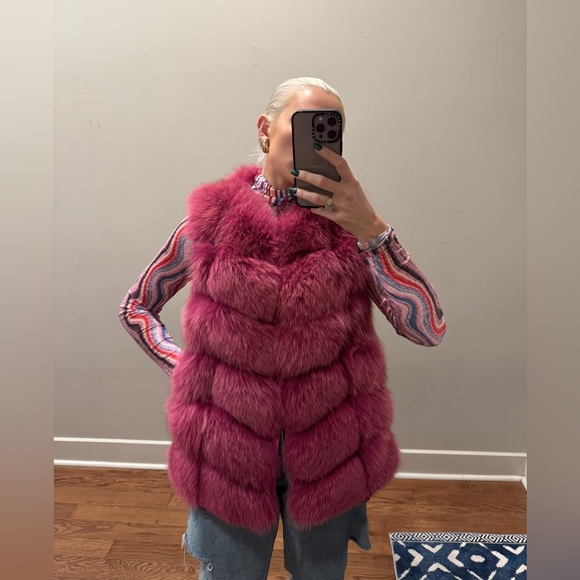 Fuchsia Pink Fox Fur Vest - Picture 6 of 6
